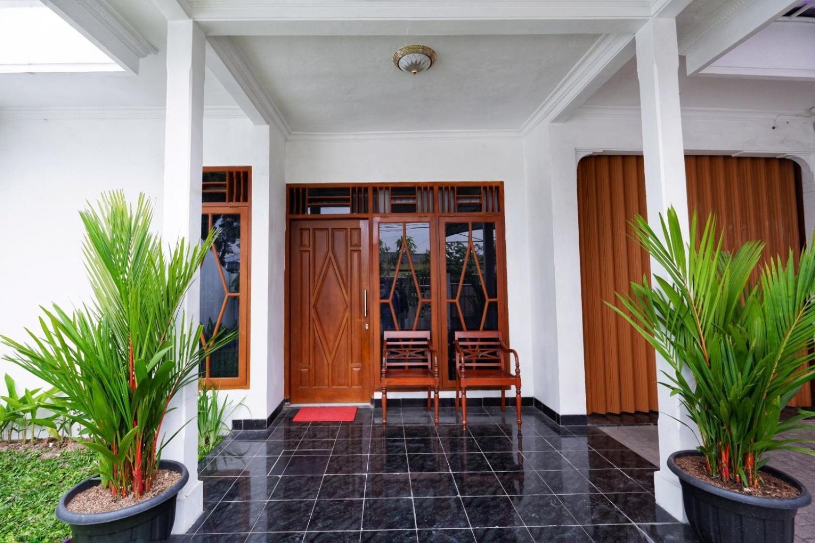 Andromeda Home Stay / Guest House Yogyakarta Malioboro Ngabean Exterior photo